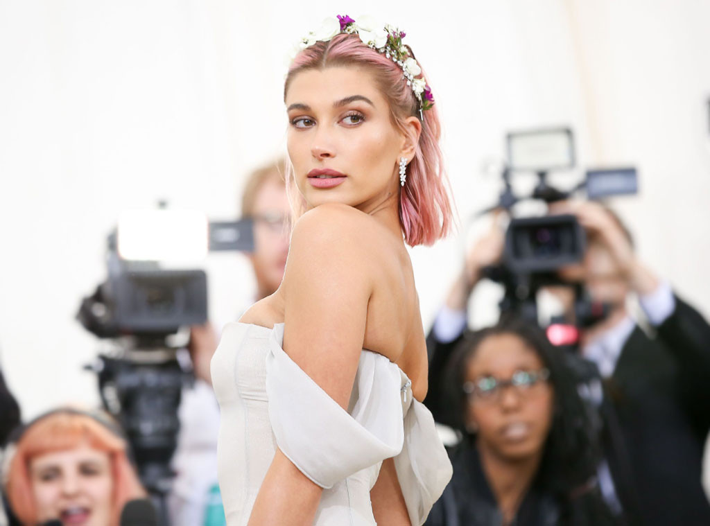 ESC: Hailey Baldwin, Dolce & Gabbana